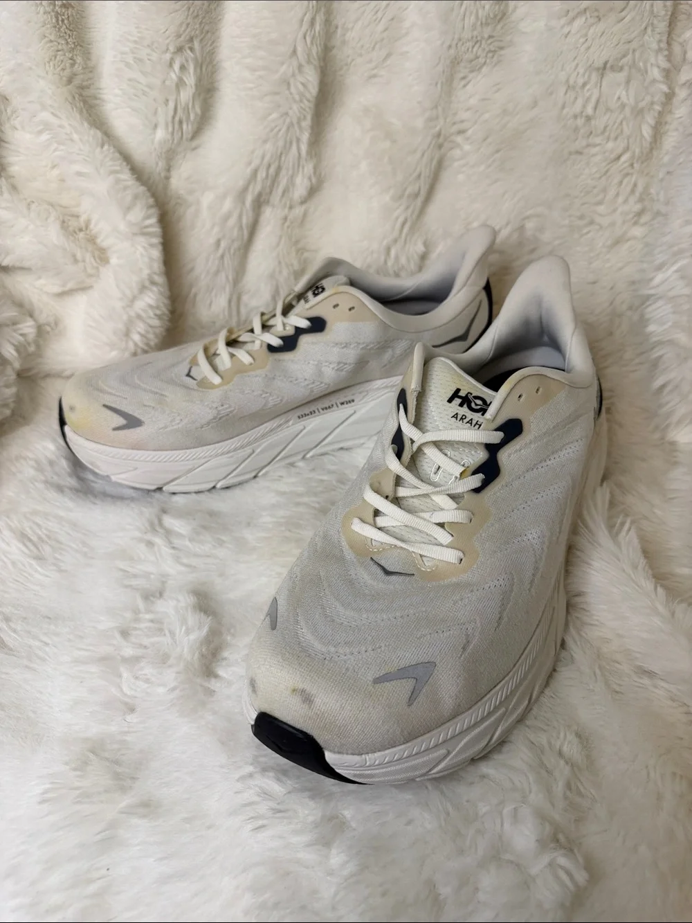 Hoka Arahi 6 Running Shoes - White | Men’s 11.5 Wide